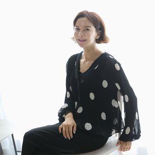 V-neck Dotted Pleated Cardigan