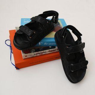 Self-fastener Quilted Sandals