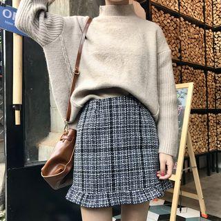 Long-sleeve T-shirt / Tweed Skirt