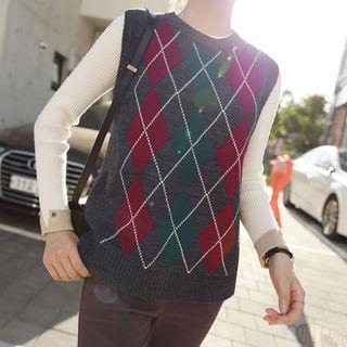 Crew-neck Argyle Knit Vest