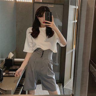 Short-sleeve T-shirt / High Waist Wide Leg Shorts