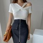Knotted One-shoulder Top