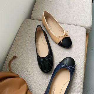 Cap-toe Ballerina Flats