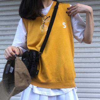 Alphabet Embroidered V-neck Knit Vest