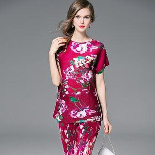 Set: Floral T-shirt + Cropped Pants