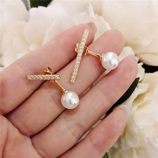 Non-matching Faux Pearl Rhinestone Bar Earring
