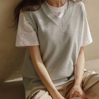 V-neck Sleeveless Boucl  Knit Top