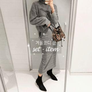 Set: Turtle-neck Crop Knit Top + Knit Skirt