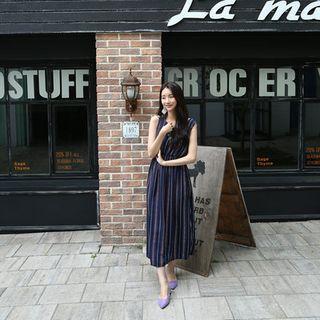 Sleeveless Smock-waist Pattern Long Dress