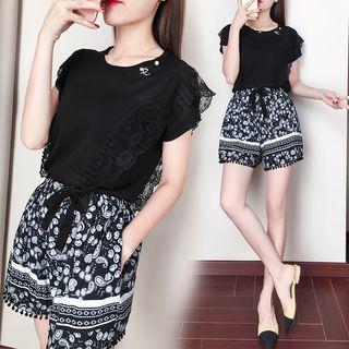 Set: Lace Panel Short-sleeve T-shirt + Printed Shorts