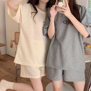 Set: Elbow-sleeve Smiley T-shirt + Shorts