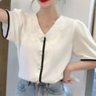 Short-sleeve Lace Collar Contrast-trim Buttoned Blouse