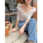 Short-sleeve V-neck Slim-fit Top