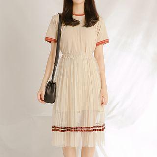 Set: Tipped Short Sleeve T-shirt Dress + Pleated Midi Skirt