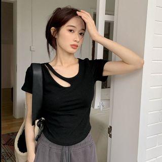 Short-sleeve Asymmetrical Cutout Crop T-shirt