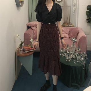 V-neck Puff-sleeve Blouse / Ruffle Hem Flower Print Midi Pencil Skirt