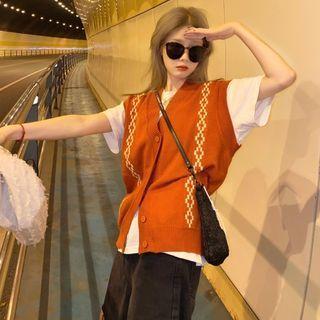 Short-sleeve T-shirt / Printed Button-up Sweater Vest