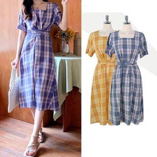 Short-sleeve Crinkled Plaid A-line Midi Dress