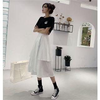 Printed T-shirt / High-waist Asymmetric Skort