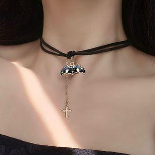 Knotted Bat Charm Choker