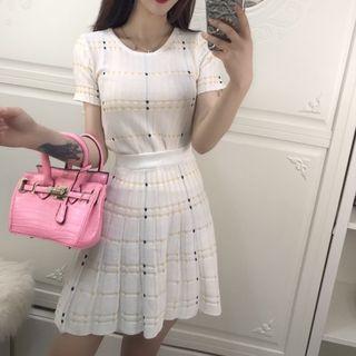 Set: Patterned Short-sleeve Knit Top + A-line Knit Skirt