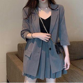 Elbow-sleeve Blazer / Pleated Skirt