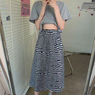 Short-sleeve Crop T-shirt / Patterned Midi A-line Skirt