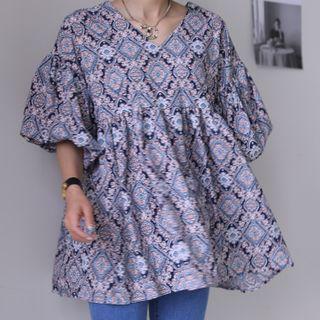 V-neck Puff-sleeve Pattern Top