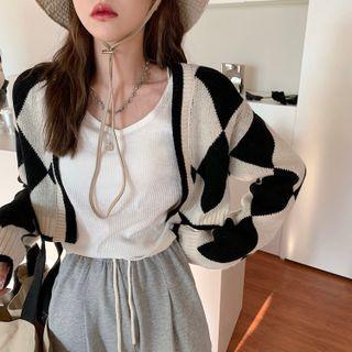 Checkerboard Cropped Cardigan / V-neck T-shirt