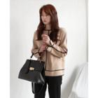 Round-neck Contrast-tim Knit Top