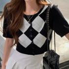 Short-sleeve Argyle Print Knit Top Black & White - One Size