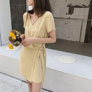 Plain V-neck Short-sleeve Lace-up Jumper Shorts