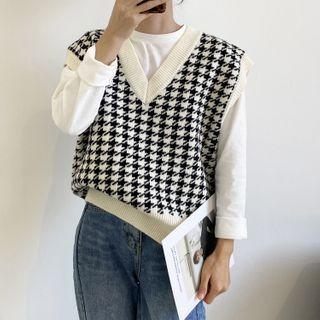 Houndstooth Knit Sweater Vest