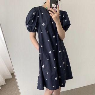 Flower Embroidered Short-sleeve Shift Dress As Shown In Figure - One Size