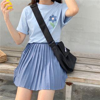 Floral Print Short Sleeve T-shirt / Pleated Skirt