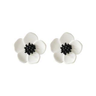 Flower Ear Studs (white) One Size