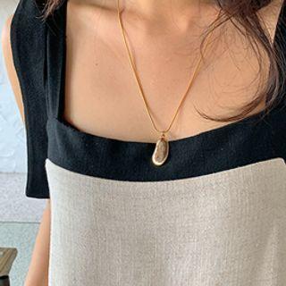 Oblong Pendant Chain Necklace Gold - One Size