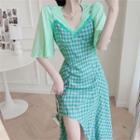 V-neck Plain T-shirt / Sleeveless Plaid Dress