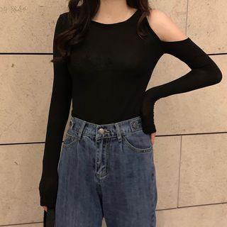 Long-sleeve Cutout T-shirt / Wide-leg Jeans