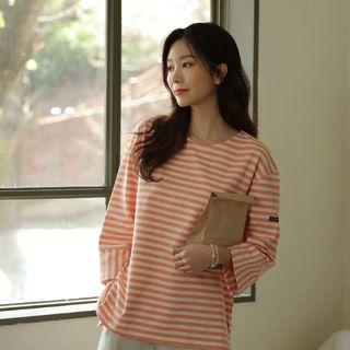 Tag-detail Slit-side Stripe T-shirt