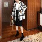 Check Loose-fit Jacket / Plain Slim-fit T-shirt / Plain Knit Skirt