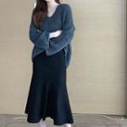 V-neck Sweater / Ruffle Hem Midi Pencil Skirt