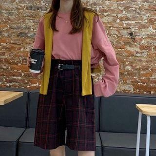 Plain Long-sleeve T-shirt / High-waist Plaid Shorts