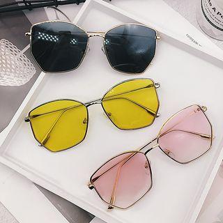 Retro Sunglasses With Pouch / Case