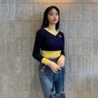 V-neck Contrast-trim Cropped Knit Top Navy Blue - One Size