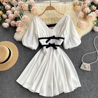 V-neck Color Block Open-back Puff-sleeve Dress