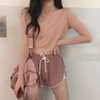 Thumbhole Crop T-shirt / High-waist Shorts