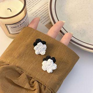 Floral Ear Stud White - One Size