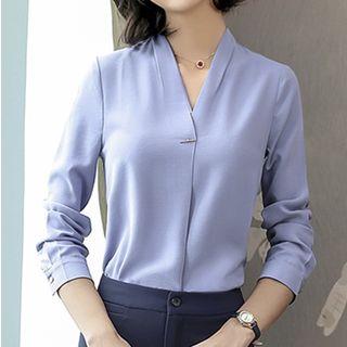 V-neck Blouse / Slim-fit Dress Pants