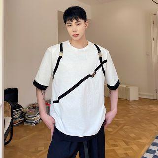 Short-sleeve Contrast Trim Buckled T-shirt